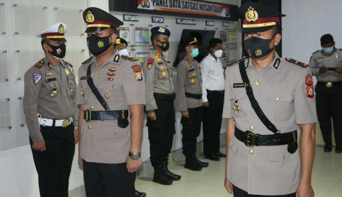 Kapolres Inhil lantik kasat intelkam Kapolres Inhil AKBP Dian Setyawan melantik AKP Aang Kusnawan sebagai Kasat Intelkam dan Ipda Danu Hidayat sebagai Kapolsek Sungai Batang.