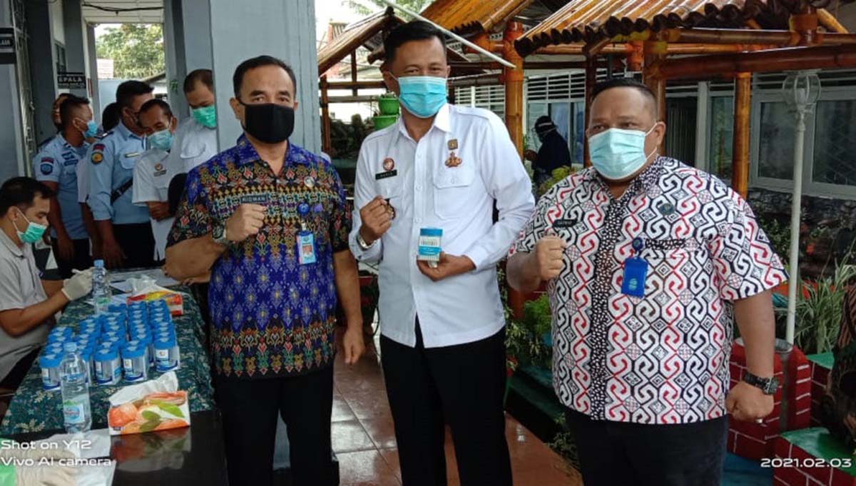 Kartu Identitas Anak KIA Asahan Ketua TP PKK dan Disdukcapil Asahan Serahkan 493 Kartu Identitas Anak. (foto: kk)
