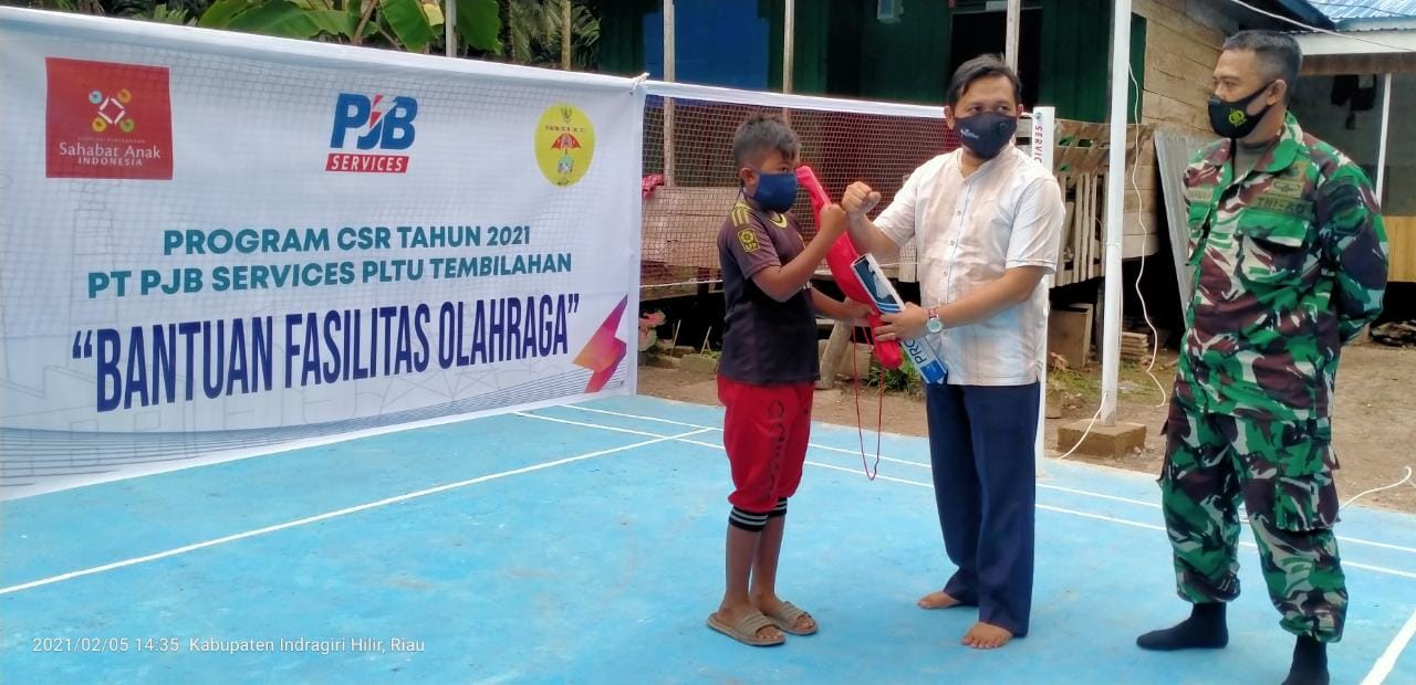 Penyerahan bantuan berupa lapangan badminton sebagai wujud dukungan PJB Services PLTU Tembilahan terhadap program Pemkab Inhil menuju Kota Layak Anak.