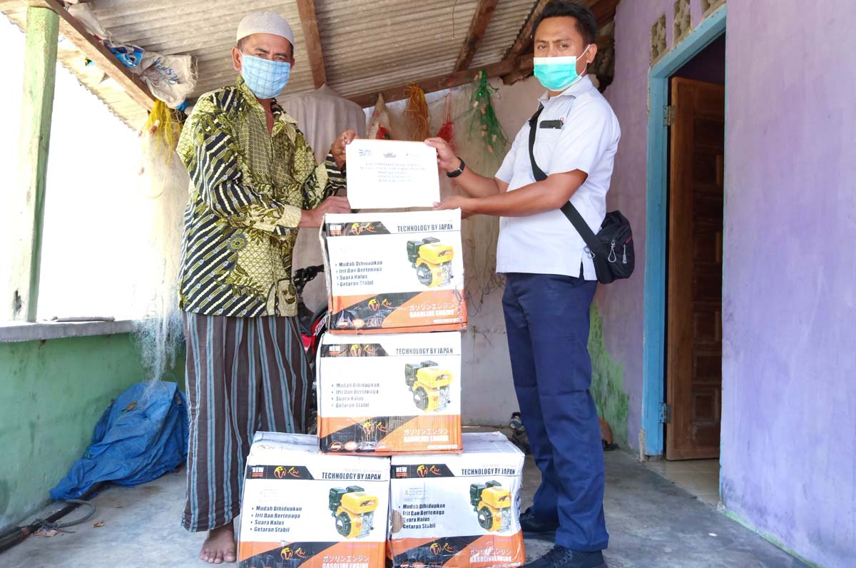PT Timah serahkan mesin ketinting nelayan karimun Manajemen PT Timah Wilayah Operasional Kepri dan Riau menyerahkan bantuan mesin ketinting kepada Ketua KUB Batu Musang Pulau Timun Desa Kundur, Senin (22/2/2021(. (foto: istimewa)