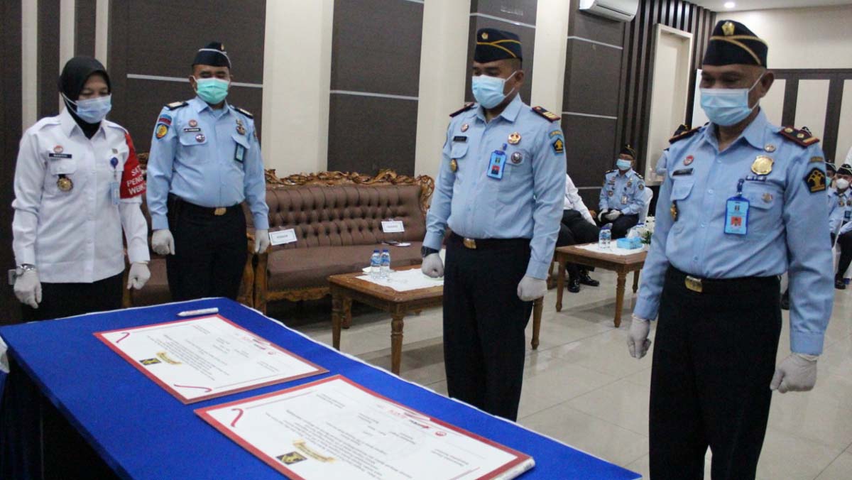 Pencanangan Zona Integritas di lingkungan Kantor Imigrasi Kelas II TPI Tanjung Balai Karimun, Kamis (25/2/2021). (foto: yra)