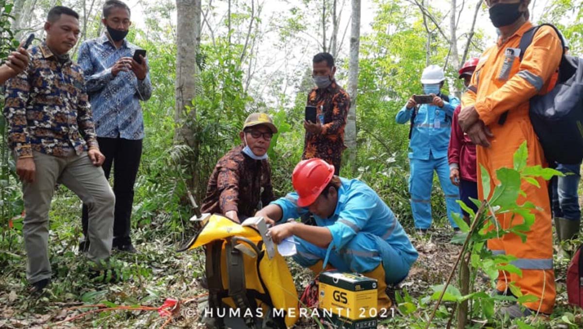 Tes seismik migas meranti-1 PT Gelombang Seismic Indonesia melakukan tes seismic migas di Desa Kundur,Kecamatan Tebing Tinggi Barat, Kabupaten Kepulauan Meranti, Provinsi Riau. (foto: Humas Pemkab Meranti)