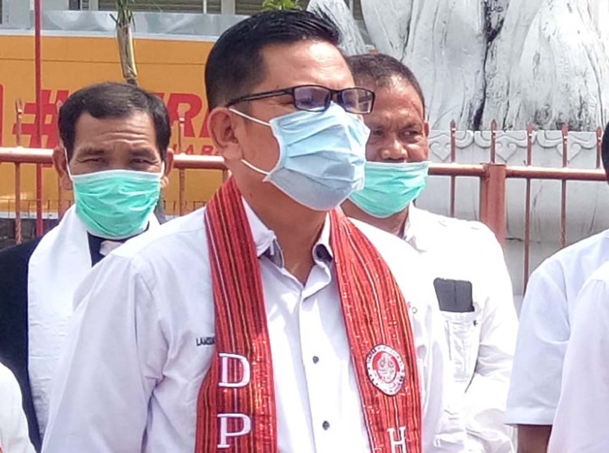 ketum HBB Lamsiang Ketua Umum Horas Bangso Batak Lamsiang Sitompul (foto: ronald sihombing)