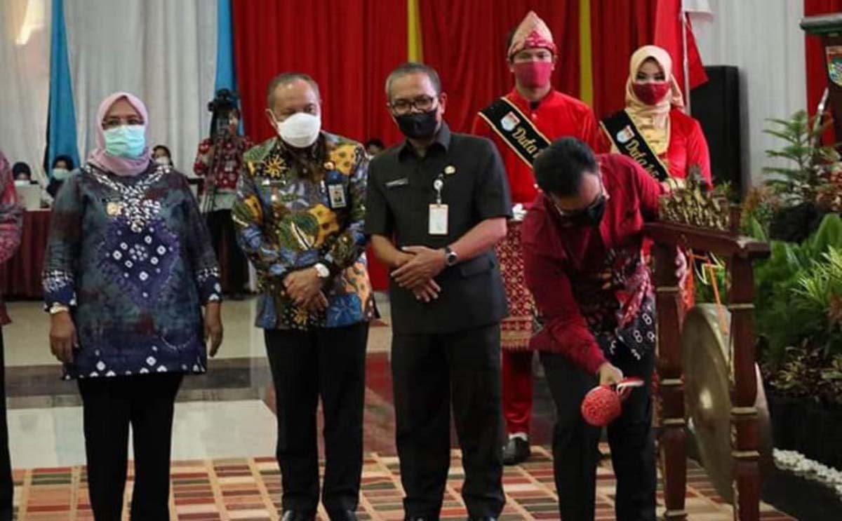 Kepala BKKBN Hasto Wardoyo membuka Rakerda Program Bangga Kencana di Kota Lubuklinggau, Sumsel, Kamis (25/3/2021).