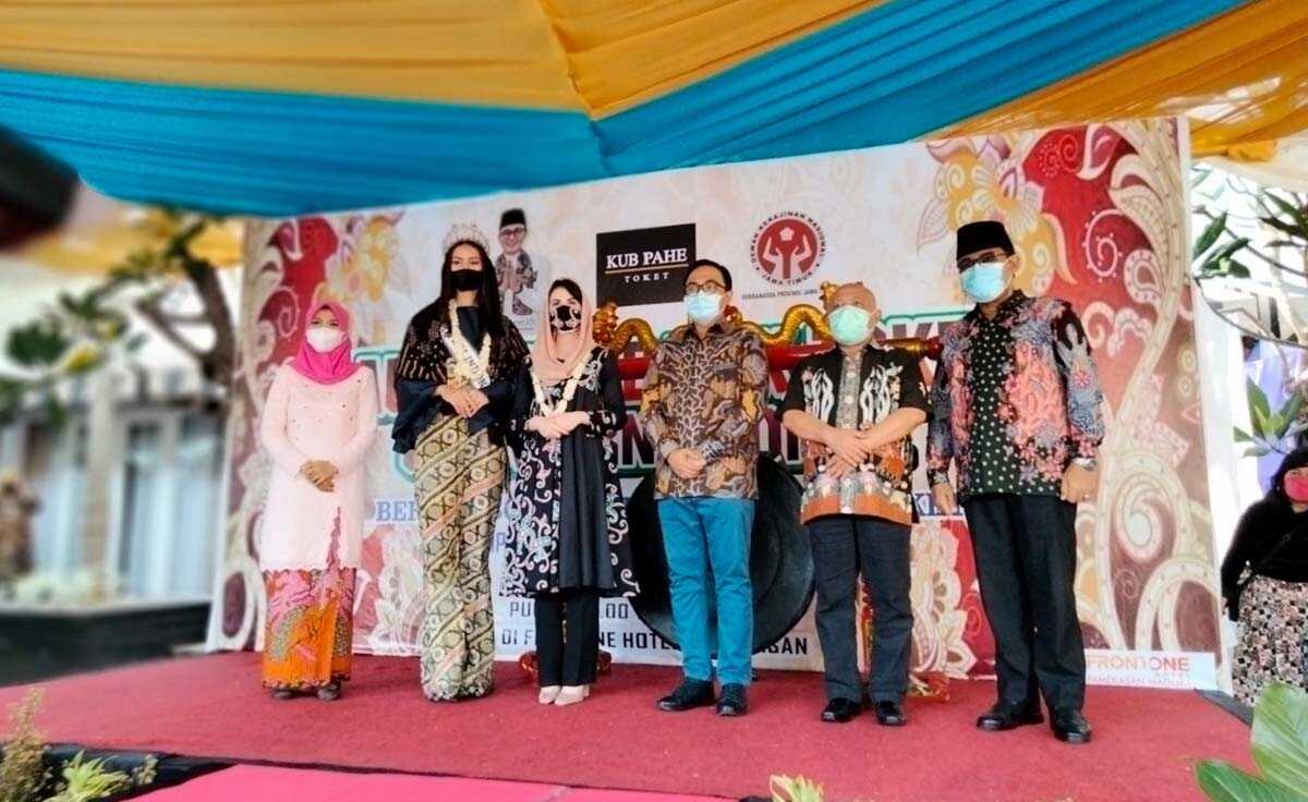 Batik toket pamekasan siap go internasional Batik Toket Pamekasan hadirkan Putri Indonesia, siap Go Internasional.