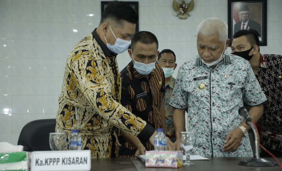 Bupati Asahan imbau bayar pajak dan lapor SPT tepat waktu Bupati Asahan H Surya BSc menghadiri acara Pekan Panutan Pajak yang digelar Kantor Pelayanan Pajak Pratama Kabupaten Asahan. (foto: KK)