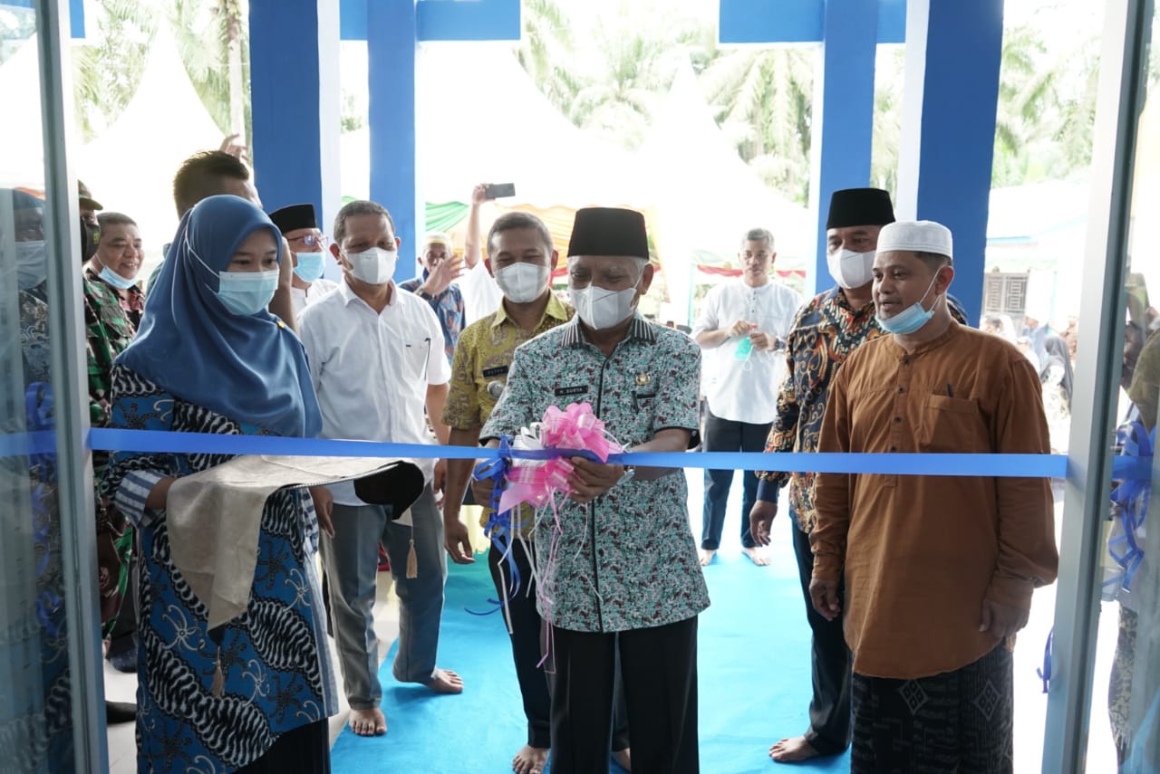 Bupati Asahan meresmikan Masjid Syuhada Desa Rahuning Kecamatan Rahuning.