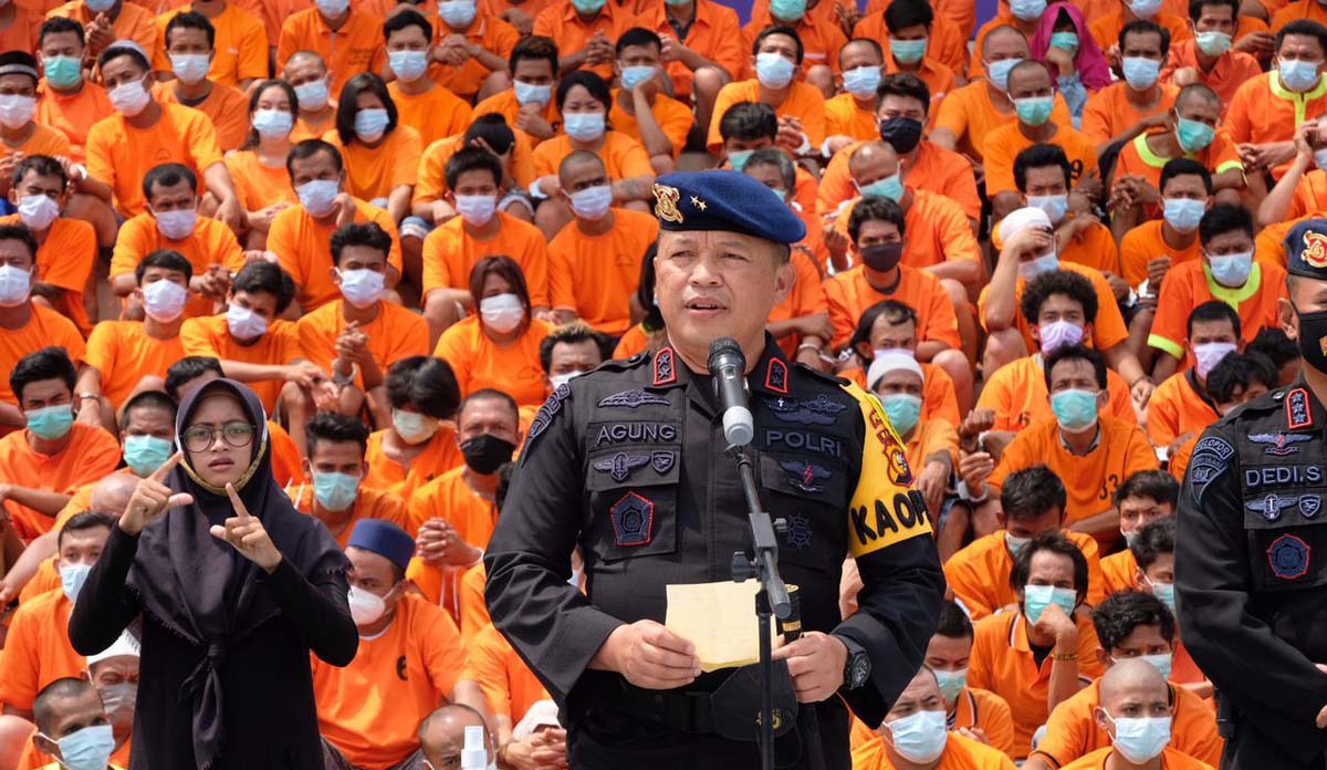 Kapolda Riau Operasi Antik Lancang Kuning 2021 Kapolda Riau, Irjen Pol Agung Setya Imam Efendi memberikan keterangan pers terkait pengungkapan kasus narkoba selama Operasi Antik Lancang Kuning 2021. (foto: Dok. Humas Polda Riau)
