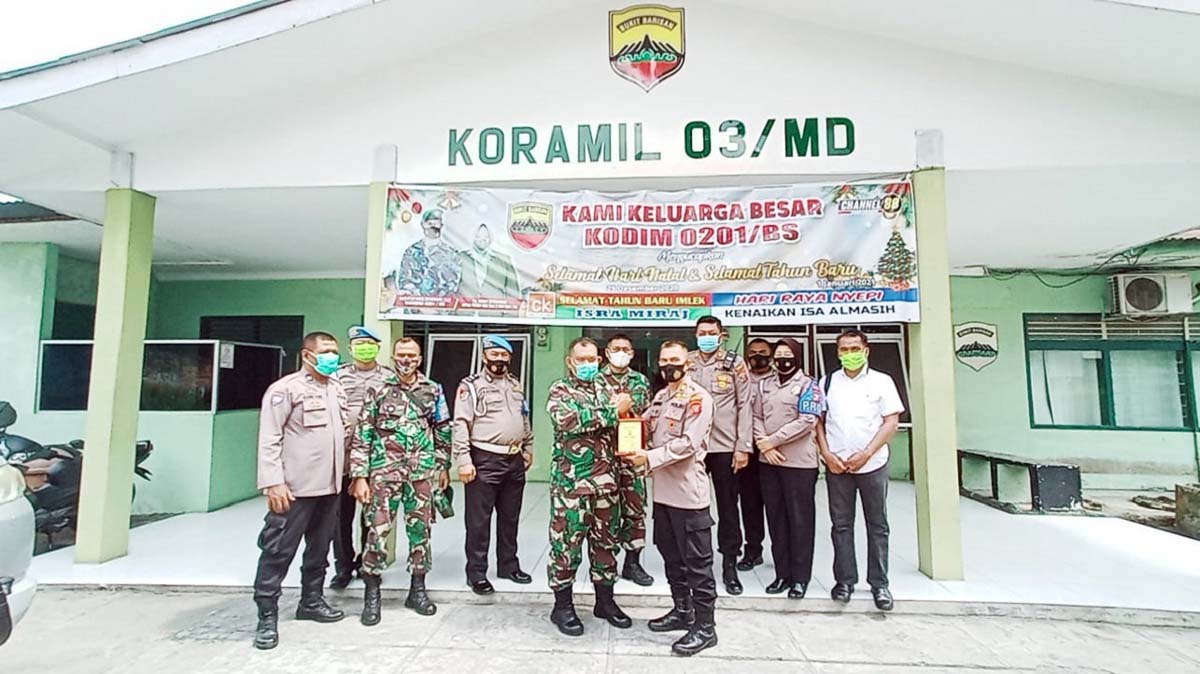 Kapolsek Percut Sei Tuan berkunjung ke koramil medan denai-1 Kapolsek Percut Sei Tuan berkunjung ke Markas Koramil 03/Medan Denai. (foto: ronald sihombing)