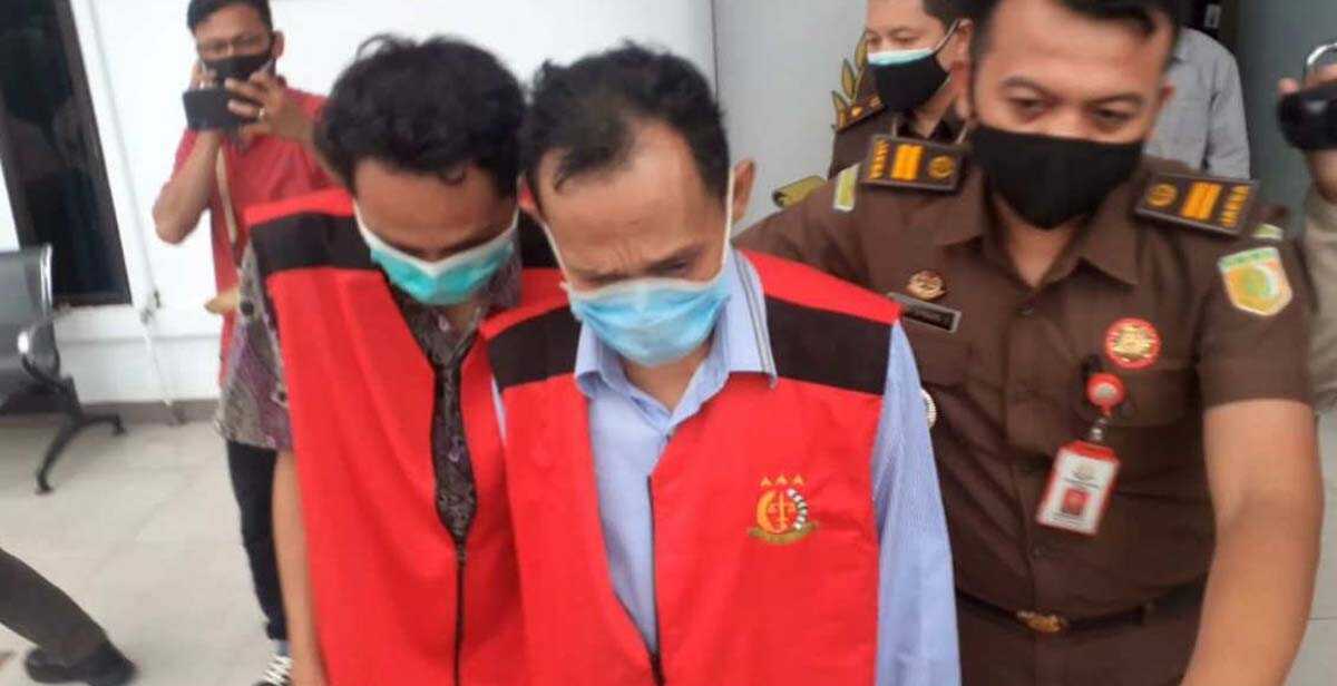 Dua tersangka kasus korupsi PDAM Tirta Karimun dilimpahkan ke Pengadilan Tipikor.