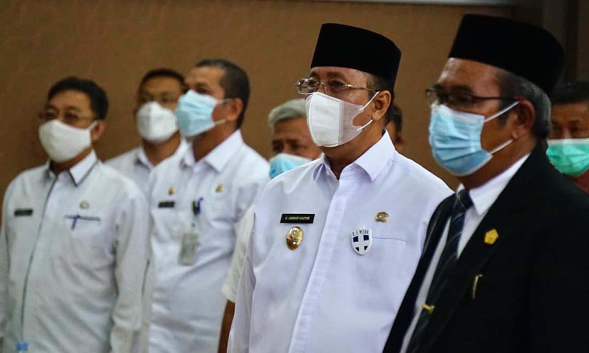 ki-ka: Asisten II Setkab Karimun Hurnaini, Plt Kadisdik Karimun Fajar Harison Abidin, Wakil Bupati Karimun Anwar Hasyim dan Ketua DPRD Karimun M Yusuf Sirat (foto: dok. Humas Pemkab Karimun)