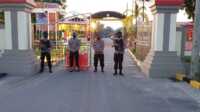Polres Karimun perketat pengamanan Buntut serangan teroris di Mabes Polri, pintu gerbang Polres Karimun dijaga polisi bersenjata. (foto: yra)