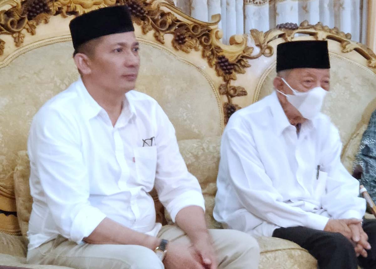 Silaturahmi-bupati-meranti-di-Pekanbaru-1 Bupati Kepulauan Meranti HM Adil bersilaturahmi dengan tokoh Riau asal Meranti di Pekanbaru. (foto: dok. Humas Pemkab Meranti)