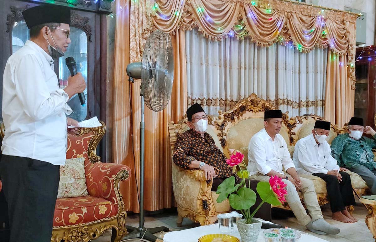 Salah satu tokoh masyarakat Meranti memberikan sambutan (foto: Dok. Humas Pemkab Meranti)