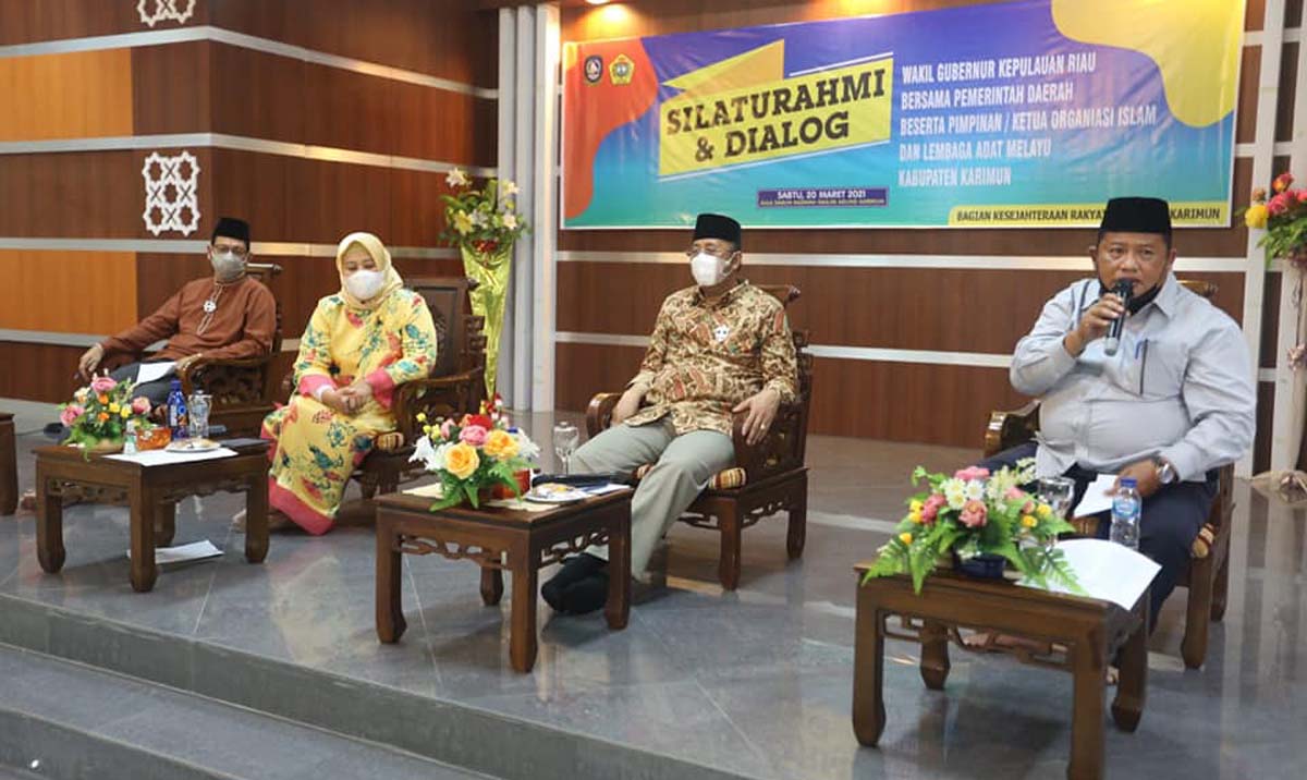 Asisten I Setkab Karimun Muhammad Tang menyampaikan pandangan (foto: dok Humas Pemkab Karimun)