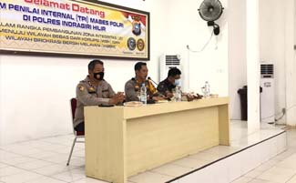 Zona integritas Polres Inhil-1 TPI Mabes Polri didampingi Kapolres Inhil AKBP Dian Setyawan memberikan penilaian terkait pembangunan Zona Integritas menuju Wilayah Bebas Korupsi (WBK).