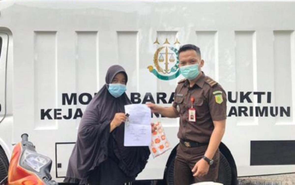 layanan antar barang bukti kejari karimun Layanan antar barang bukti secara gratis, inovasi baru pelayanan Kejari Karimun.