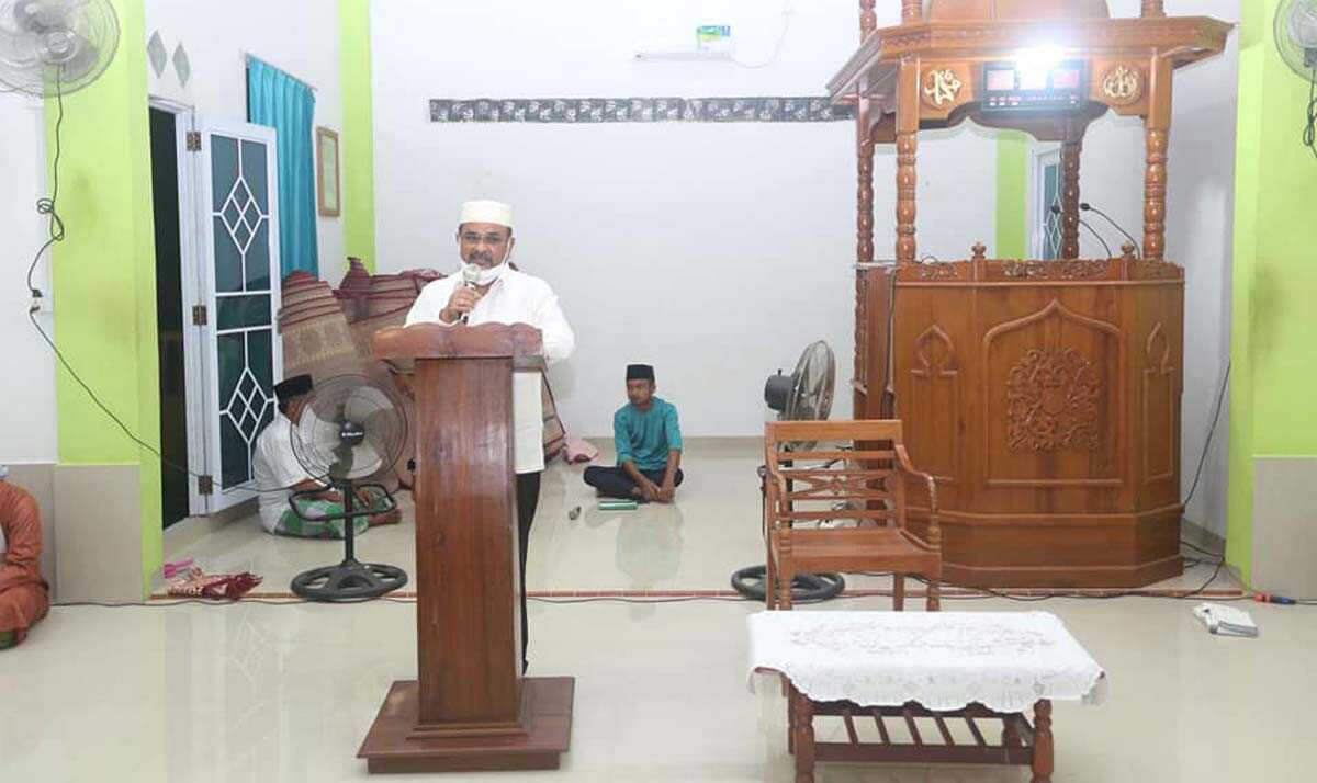 Bupati Karimun menghadiri peringatan Israk dan Mikraj di Kundur. (foto: dok. Humas Pemkab Karimun)