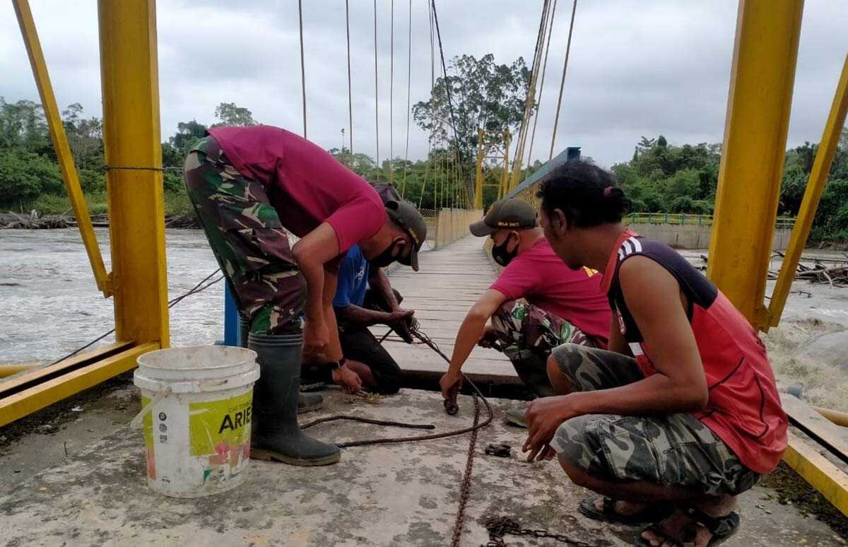 Jembatan gantung rusak di Papua