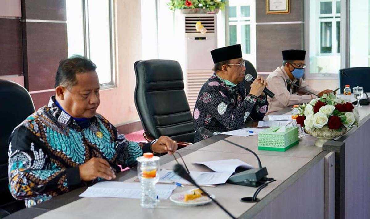 Wakil Bupati Karimun Anwar Hasyim memimpin rapat persiapan STQ ke-13. (foto: Dok. Humas Pemkab Karimun)
