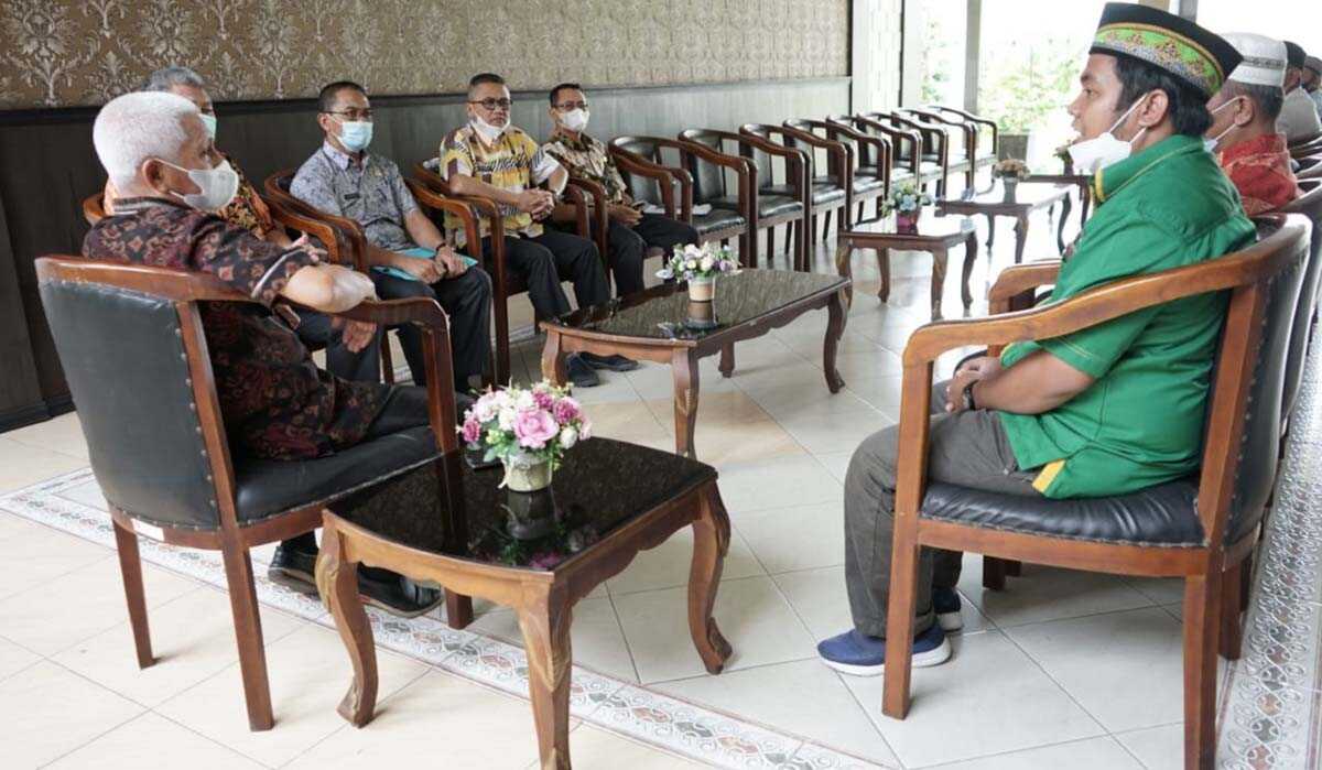 bupati asahan terima al quran