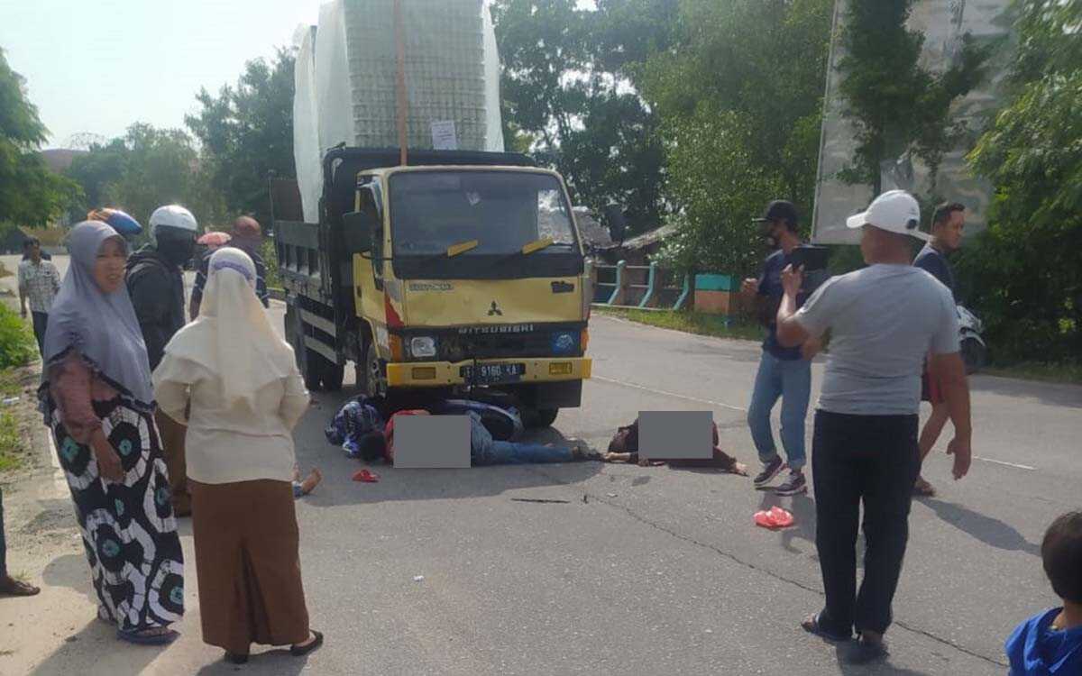 lakalantas di tebing-1 Lakalantas di Bati, Kecamatan Tebing, Kabupaten Karimun, 1 dari 4 korban meninggal dunia. (foto: istimewa)