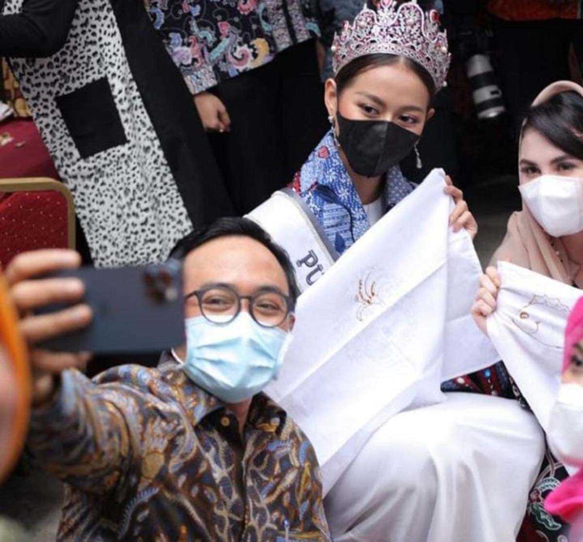 Batik pamekasan tembus kancah internasional Batik Pamekasan tembus kancah internasional.