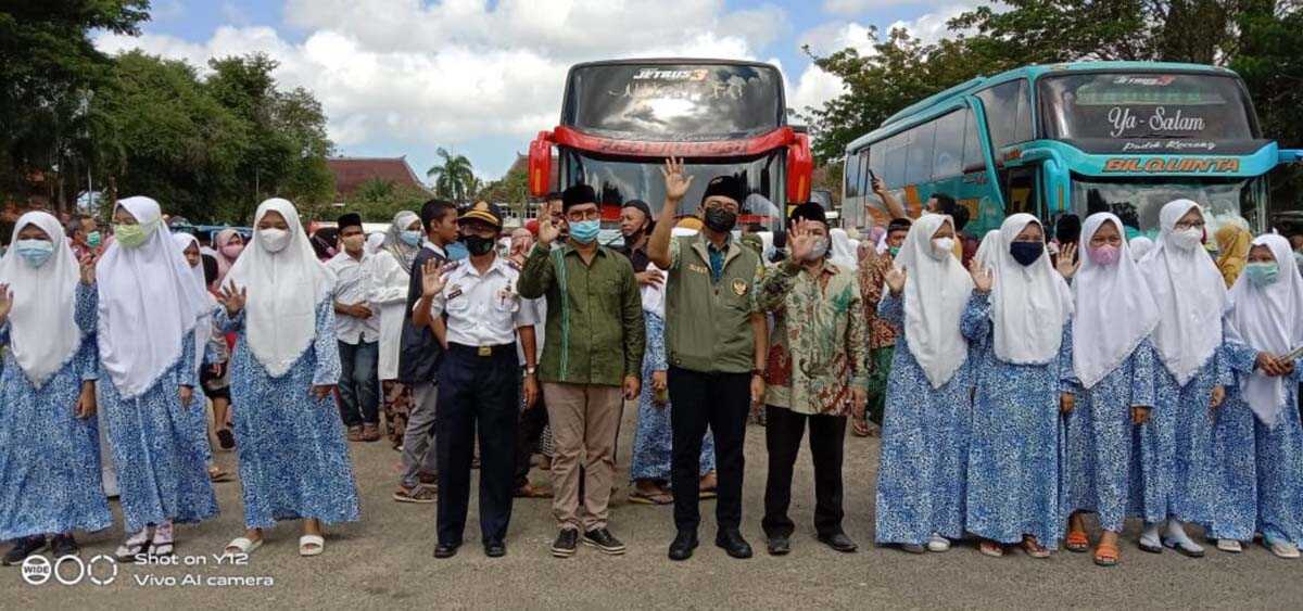 Bupati Asahan berangkatkan santri