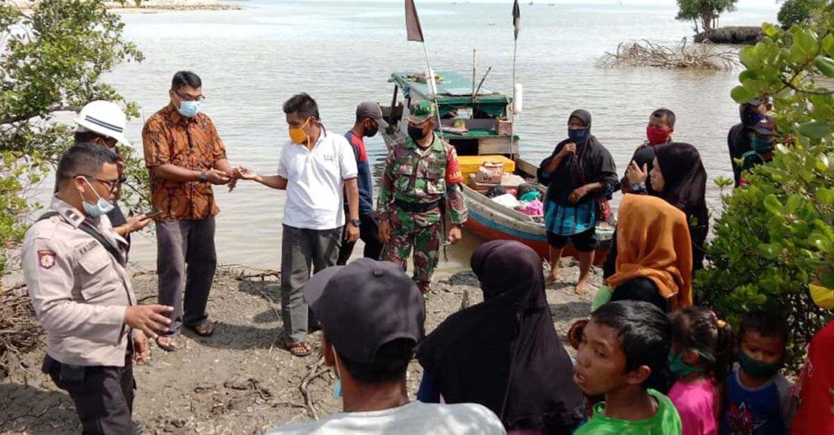 16 warga asal Meranti yang terjaring dalam Operasi Penyekatan di Sei Pasir, Kecamatan Meral, Kamis (20/5/2021).