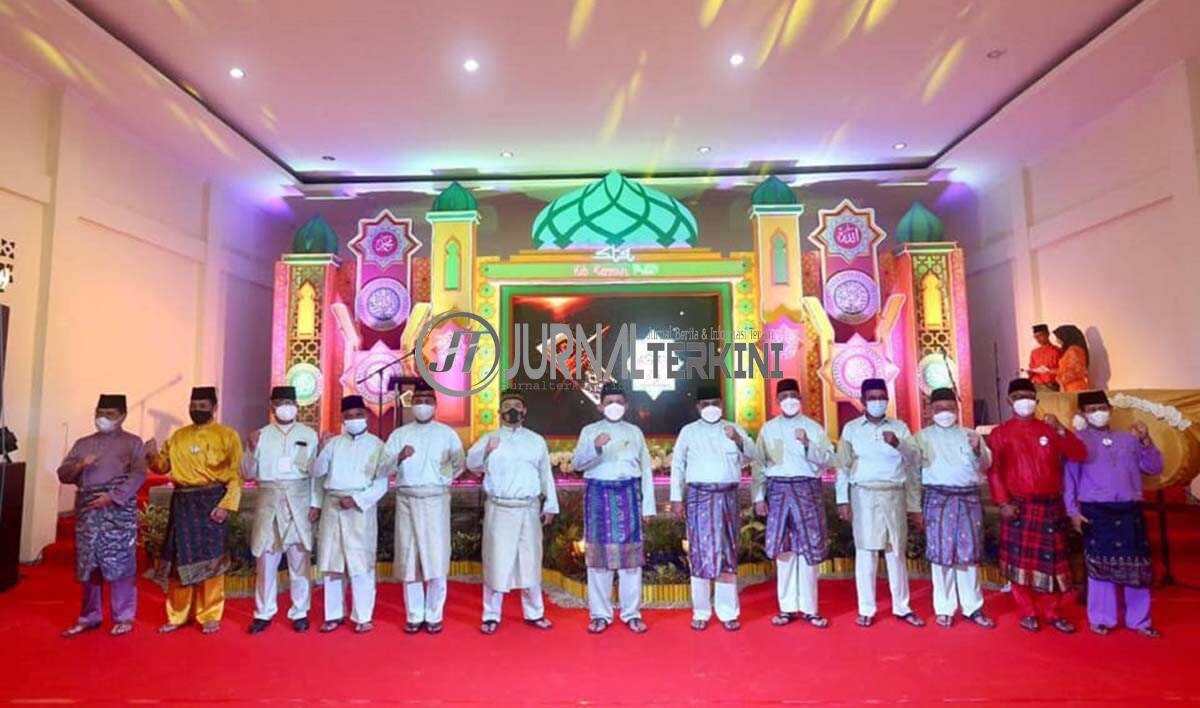 Ketua DPRD Karimun (4 dari kanan)