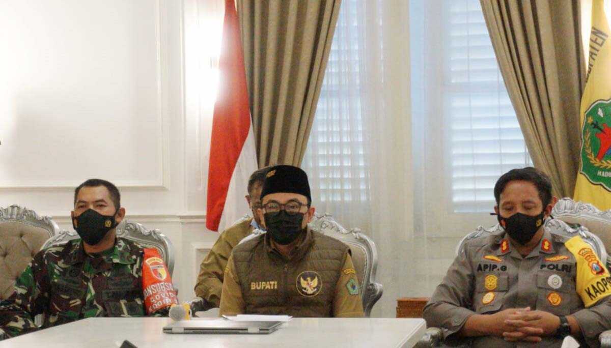 Bupati Pamekasan pimpin rakor pilkades serentak 2021.