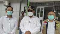 SAtgas COVID-19 Karimun Bupati Karimun Aunur Rafiq didampingi Sekda Muhammad Firmansyah (kanan) dan Kepala Dinas Kesehatan Rachmadi (foto: yra)