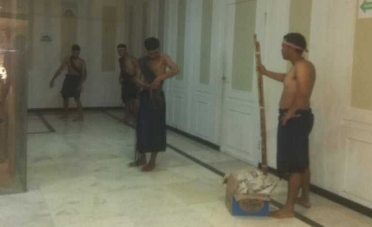 Seni Beladiri Mossak Dipertunjukkan dalam Rakorda Pemuda Batak Bersatu Jurnal Permainan Tradisional Yang Menghilang Seni Beladiri Mossak Dipertunjukkan dalam Rakorda Pemuda Batak Bersatu - Jurnal Permainan Tradisional Yang Menghilang