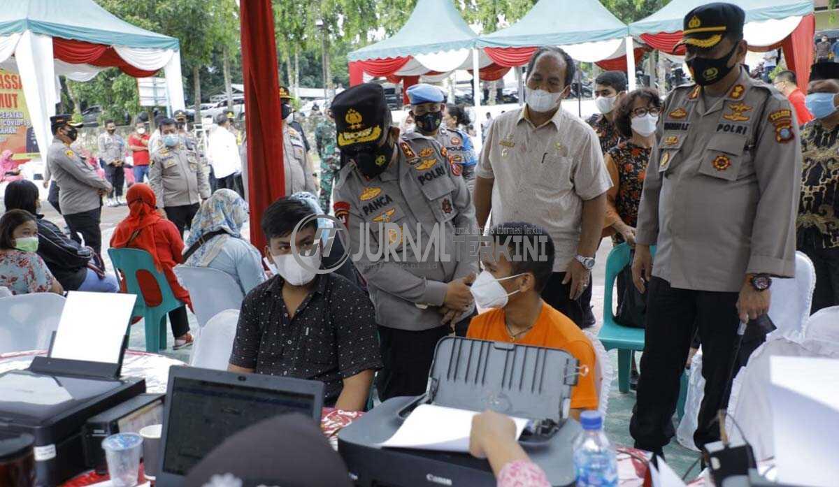 kapolda sumut tinjau vaksinasi covid-19