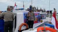 Satpolair Polres Karimun melaksanakan program Nasi Kapau Vaksinasi COVID-19 menjangkau warga pesisir atau hinterland.