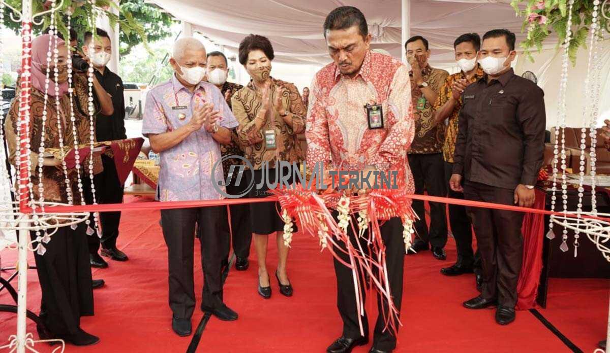 Ketua Pengadilan Tinggi Medan bersama Bupati Asahan meresmikan Gedung Sidang Anak Pengadilan Negeri Kelas I B Kisaran.