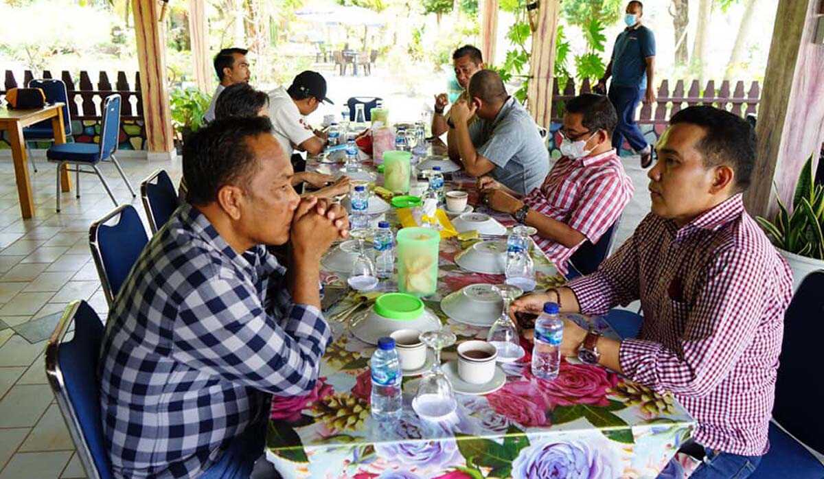 Para undangan acara syukuran. (foto: Dok. Humas Pemkab Karimun(
