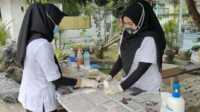 Tes urine puluhan warga binaan Rutan Karimun.