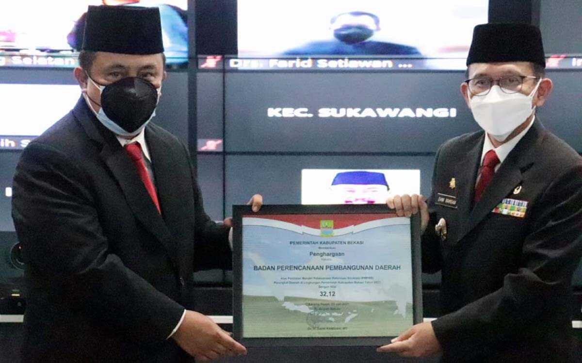 Bappeda Bekasi raih penghargaan birokrasi terbaik Bappeda Bekasi meraih penghargaan reformasi birokrasi terbaik tingkat Kabupaten Bekasi untuk tata kelola pemerintahan.