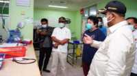 Bupati Karimun tinjau RSUD Muhammad sani Bupati Karimun Aunur Rafiq didampingi Ketua DPRD M Yusuf Sirat ketika meninjau peralatan tes PCR di RSUD Muhammad Sani beberapa waktu lalu. (foto: dok. Humas Pemkab Karimun)
