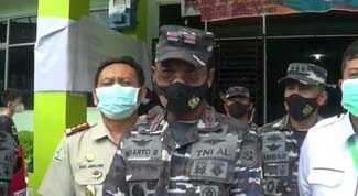 Danlantamal IV Tanjungpinang Laksamana Pertama TNI Indarto Budiarto, S.E., M.Han., ketika diwawancarai jurnalis.(foto: Dispen Lantamal IV)