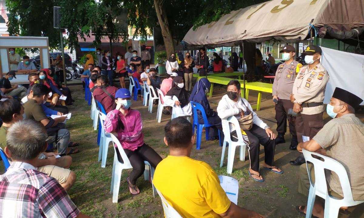 Warga antusias mengikuti vaksinasi COVID-19 yang digelar Polres Kepulauan Meranti.