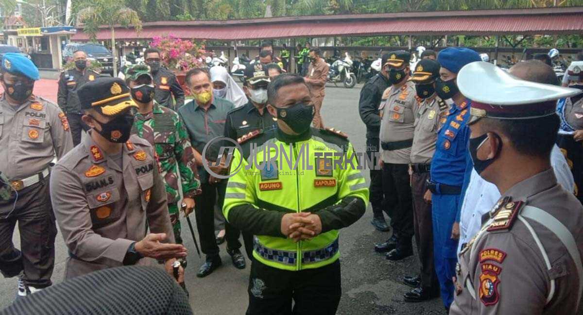 Kapolda Riau kunjungan kerja ke Inhil dan menyempatkan diri ziarah ke makam Tuan Guru Syekh Abdurrahman Siddiq