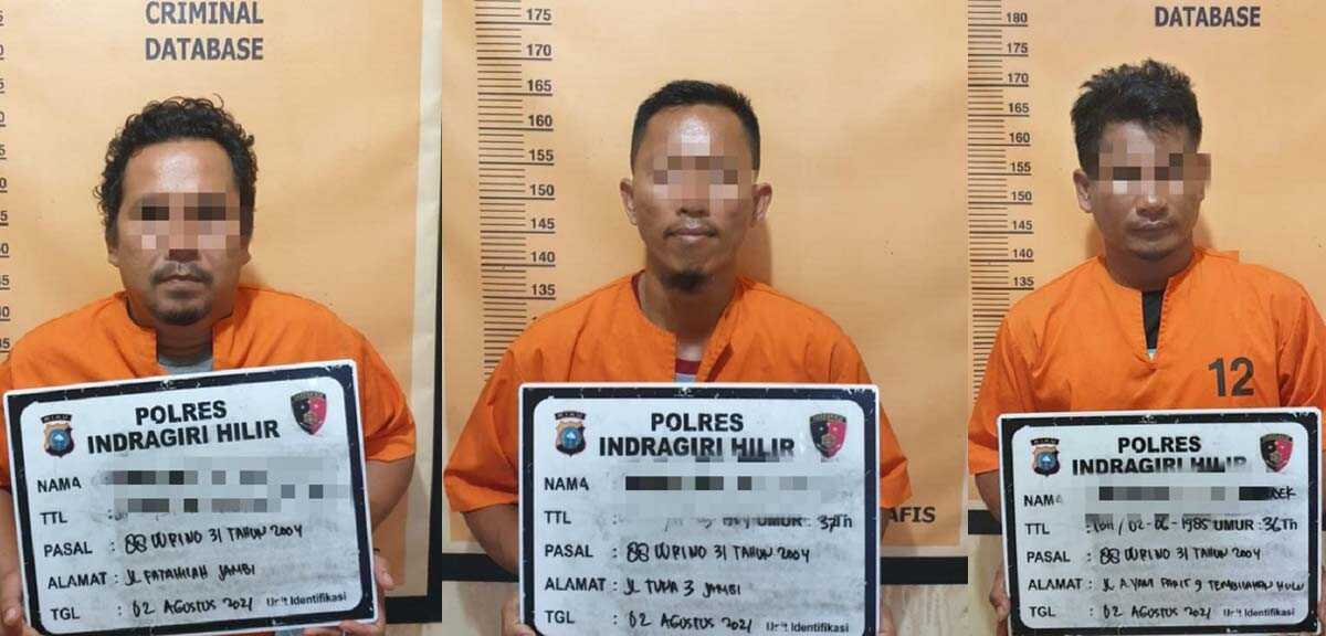 Percobaan penyelundupan benih lobster-5 Ketiga tersangka upaya penyelundupan benih lobster setelah diamankan polisi.