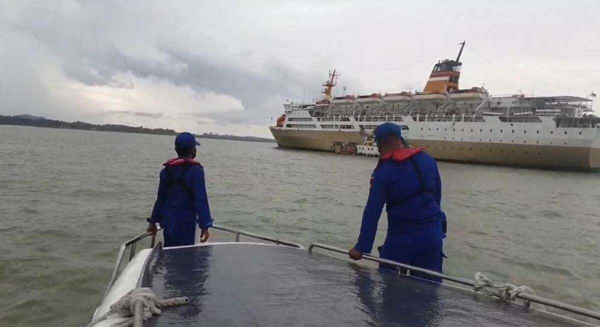 Polairud Polres Sekat ratusan penumpang KM Kelud-1 Polairud Polres Karimun sekat ratusan penumpang KM Kelud untuk mencegah penyebaran COVID-19.