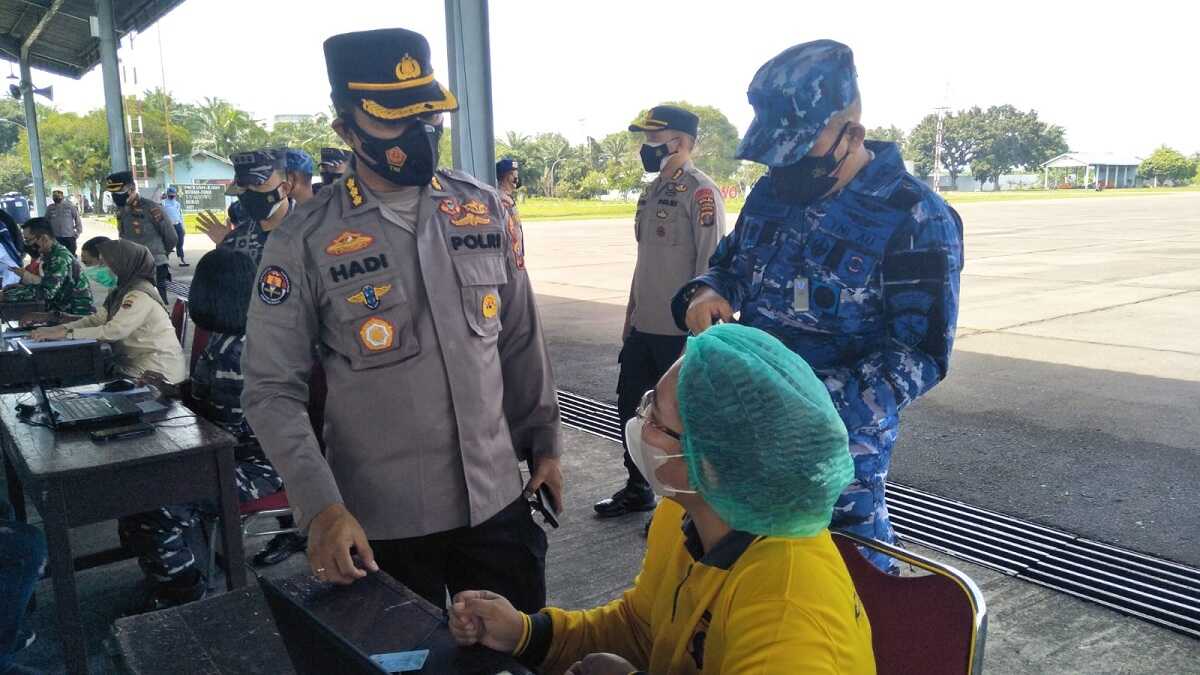 Alumni Akabri vaksinasi dan bakti sosial nusantara-1 Alumni AKABRI 98 menggelar vaksinasi dan bakti sosial nusantara di Medan.