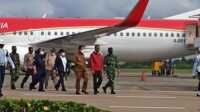 Gubernur Kepri Ansar Ahmar menyambut kedatangan Presiden Joko Widodo di Bandara Internasional Hang Nadim dalam rangka kunjungan kerja di Batam, Selasa (28/9/2021). (foto: Biro Humas Pemprov Kepri)