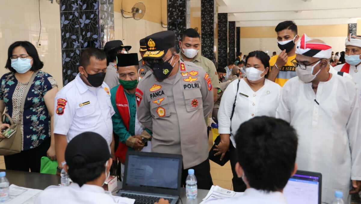 Kapolda Sumut tinjau vaksinasi tokoh agama