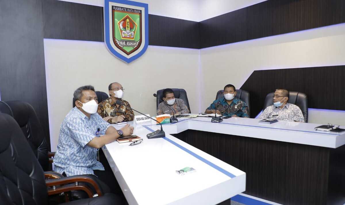 Sekda Asahan rakor COVID-19 Sekda Asahan mengikuti rakor evaluasi COVID-19 Provinsi Sumatera Utara.