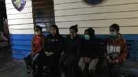 calon PMI ilegal di karimun Lima calon Pekerja Migran Indonesia (PMI) yang diamankan karena hendak ke Malaysia secara ilegal, kelimanya ternyata dijanjikan bekerja di Batam. (foto: yra)